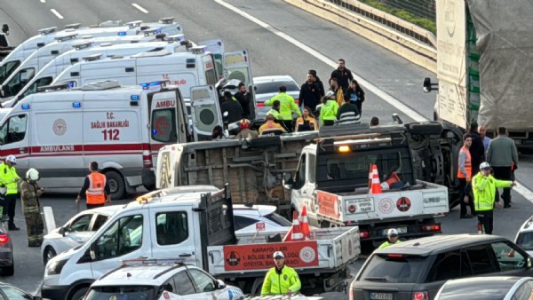 İstanbul'da öğrenci servisi devrildi! Çok sayıda yaralı var